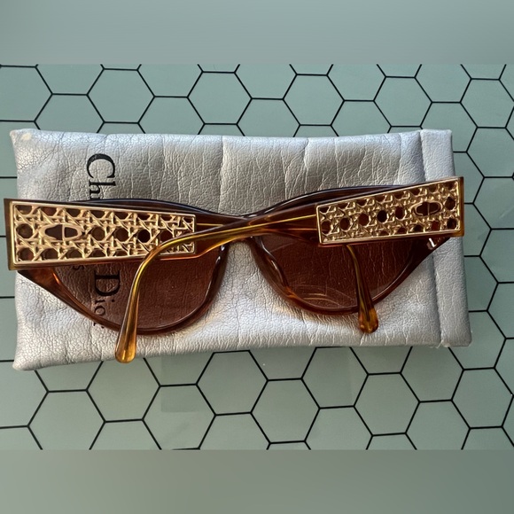 Christian Dior 90s vintage sunglasses in LIKE NEW condition - Picture 4 of 10